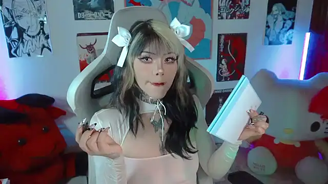 Snapshot of Deadly_Doll chatting on October 26, 2025, 8:31 pm Deadly Doll online show from October 26, 2025, 8:31 pm