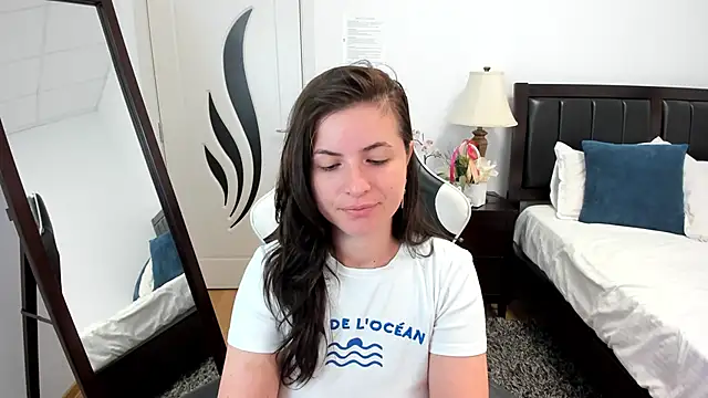 AmyPure  online show from June 19, 2026, 4:18 am