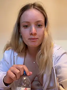 Snapshot of mariemelissah chatting on February 23, 2025, 12:05 pm mariemelissah online show from February 23, 2025, 12:05 pm