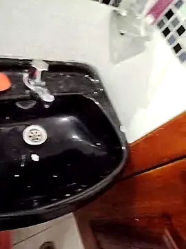 Alexisllanos online show from December 21, 2025, 4:58 am