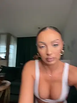 MileySin1111 online show from February 5, 2026, 11:06 am