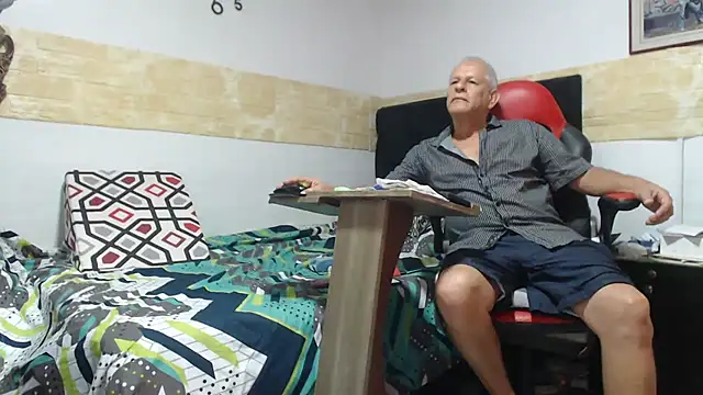 Snapshot of VALENTINO1983_ chatting on November 15, 2025, 10:03 pm VALENTINO1983 online show from November 15, 2025, 10:03 pm