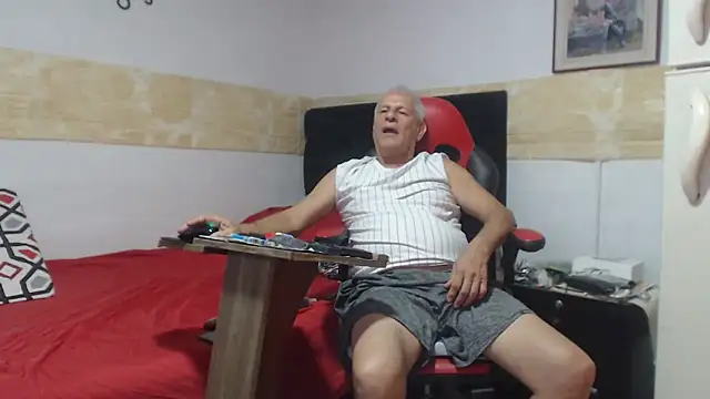 Snapshot of VALENTINO1983_ chatting on September 9, 2025, 11:36 pm VALENTINO1983 online show from September 9, 2025, 11:36 pm