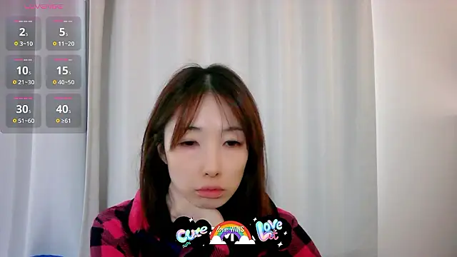 Snapshot of Love_me_Eri_ chatting on October 10, 2025, 12:00 am Love me Eri online show from October 10, 2025, 12:00 am