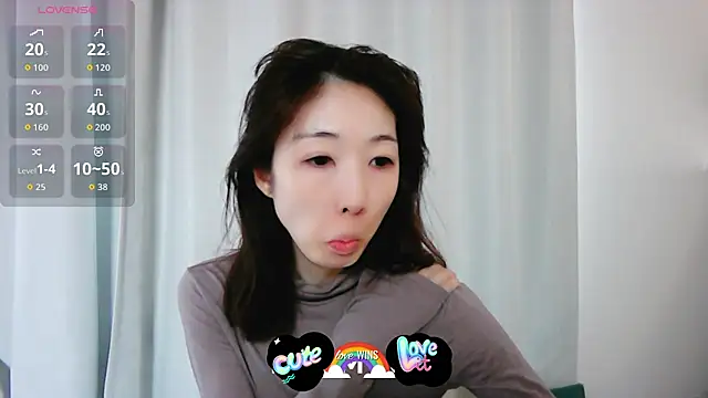 Snapshot of Love_me_Eri_ chatting on October 20, 2025, 11:27 pm Love me Eri online show from October 20, 2025, 11:27 pm