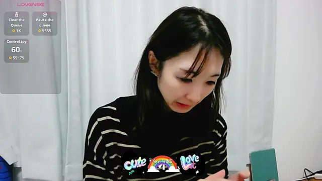 Snapshot of Love_me_Eri_ chatting on October 22, 2025, 12:04 pm Love me Eri online show from October 22, 2025, 12:04 pm