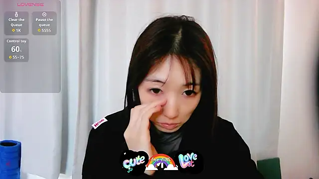 Snapshot of Love_me_Eri_ chatting on October 14, 2025, 11:14 pm Love me Eri online show from October 14, 2025, 11:14 pm