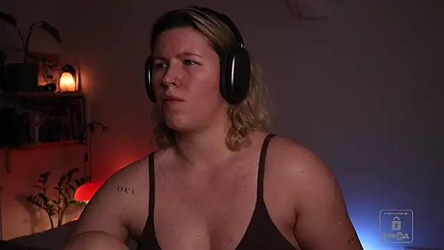 moonamii online show from March 4, 2026, 6:26 pm