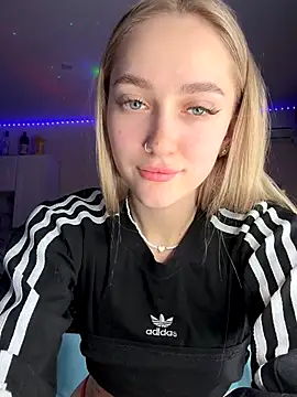 Snapshot of Good__Girl_ chatting on December 16, 2025, 7:18 pm Good Girl online show from December 16, 2025, 7:18 pm