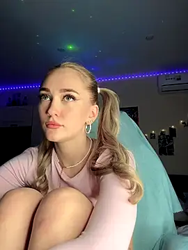 Snapshot of Good__Girl_ chatting on October 27, 2025, 7:26 pm Good Girl online show from October 27, 2025, 7:26 pm