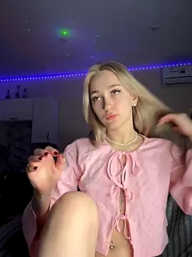 Snapshot of Good__Girl_ chatting on October 23, 2025, 5:44 pm Good Girl online show from October 23, 2025, 5:44 pm