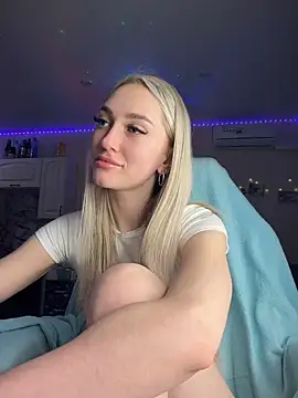 Snapshot of Good__Girl_ chatting on May 2, 2026, 8:14 pm Good Girl online show from May 2, 2026, 8:14 pm