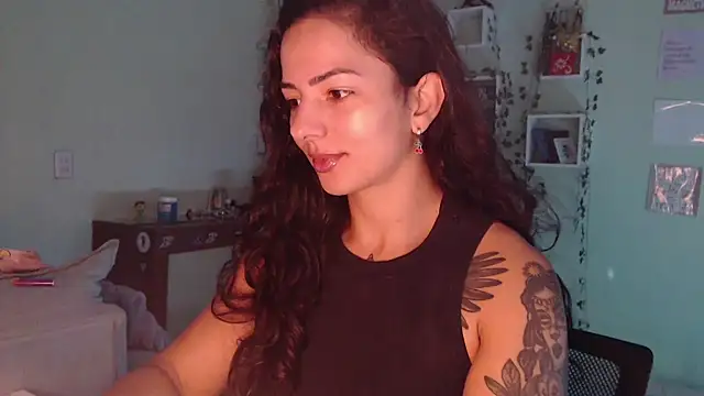 Snapshot of BeellyDance chatting on June 21, 2026, 1:17 pm BeellyDance online show from June 21, 2026, 1:17 pm