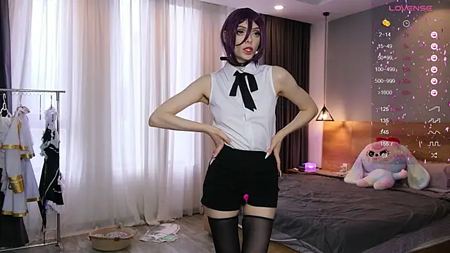 Snapshot of HolliWould_ chatting on December 17, 2025, 8:08 am HolliWould online show from December 17, 2025, 8:08 am