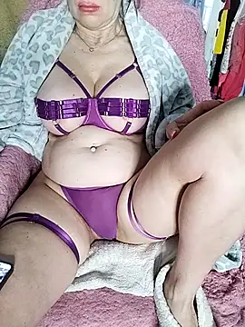 lindaledi2 online show from March 28, 2026, 3:18 am