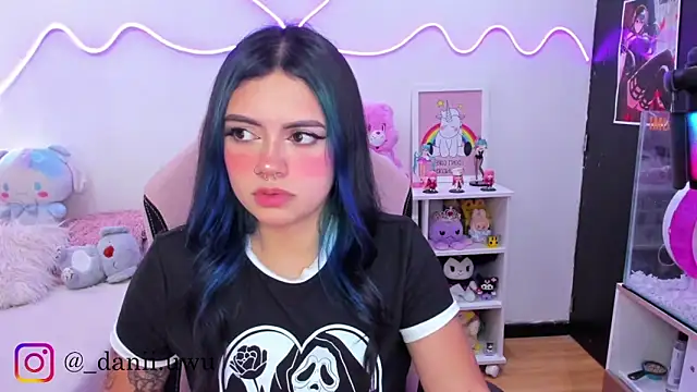 Snapshot of CuteDani_ chatting on September 10, 2025, 9:03 pm CuteDani online show from September 10, 2025, 9:03 pm