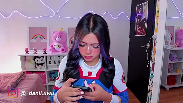 Snapshot of CuteDani_ chatting on January 18, 2025, 3:05 pm CuteDani online show from January 18, 2025, 3:05 pm