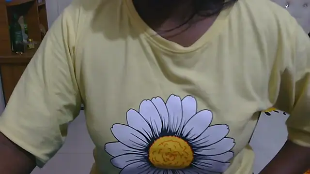 Snapshot of esita_1212 chatting on May 8, 2026, 3:05 pm esita 1212 online show from May 8, 2026, 3:05 pm