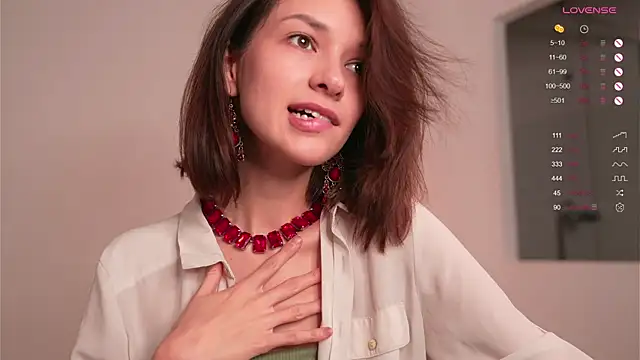 Snapshot of VivianLy_ chatting on December 16, 2024, 7:48 am VivianLy online show from December 16, 2024, 7:48 am