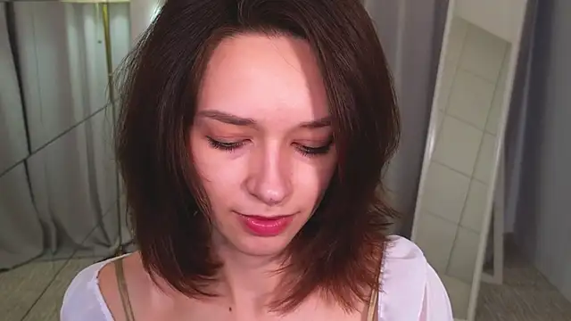 Snapshot of VivianLy_ chatting on December 27, 2024, 11:28 am VivianLy online show from December 27, 2024, 11:28 am