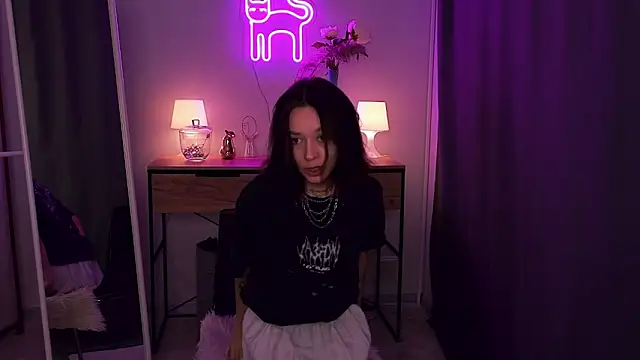 Snapshot of VivianLy_ chatting on February 16, 2025, 9:26 am VivianLy online show from February 16, 2025, 9:26 am