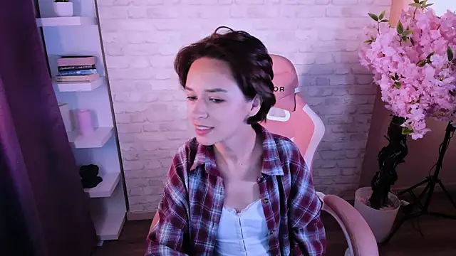 Snapshot of VivianLy_ chatting on September 23, 2025, 11:06 am VivianLy online show from September 23, 2025, 11:06 am