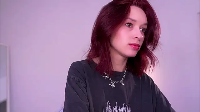 Snapshot of VivianLy_ chatting on March 18, 2025, 8:17 am VivianLy online show from March 18, 2025, 8:17 am