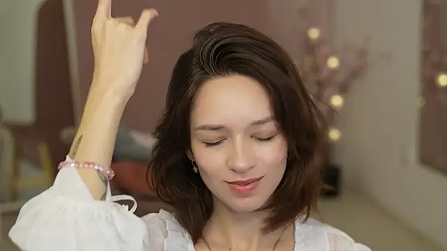 Snapshot of VivianLy_ chatting on December 3, 2024, 7:38 am VivianLy online show from December 3, 2024, 7:38 am