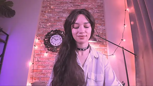 Snapshot of VivianLy_ chatting on November 7, 2025, 12:21 pm VivianLy online show from November 7, 2025, 12:21 pm