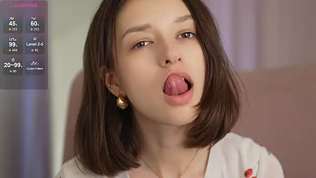 Snapshot of VivianLy_ chatting on February 7, 2025, 10:50 am VivianLy online show from February 7, 2025, 10:50 am