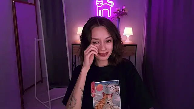 Snapshot of VivianLy_ chatting on February 14, 2025, 9:55 am VivianLy online show from February 14, 2025, 9:55 am