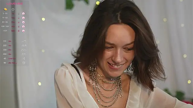 Snapshot of VivianLy_ chatting on December 19, 2024, 10:56 am VivianLy online show from December 19, 2024, 10:56 am