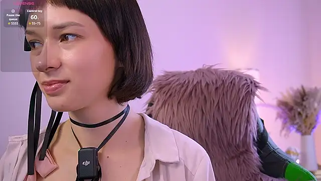 Snapshot of VivianLy_ chatting on March 9, 2026, 11:58 am VivianLy online show from March 9, 2026, 11:58 am