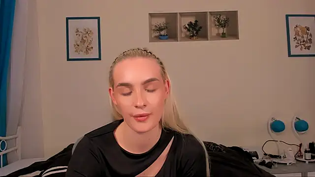 OliviaKisss online show from April 15, 2026, 7:58 pm