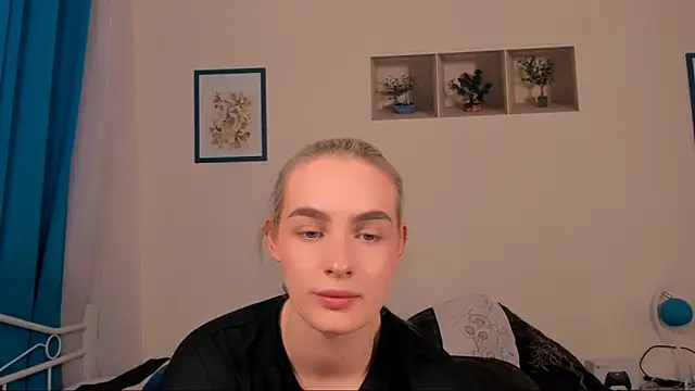 OliviaKisss online show from April 18, 2026, 7:29 pm