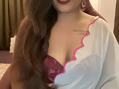 Snapshot of shanayaaa_1 chatting on August 8, 2026, 7:43 pm shanayaaa 1 online show from August 8, 2026, 7:43 pm