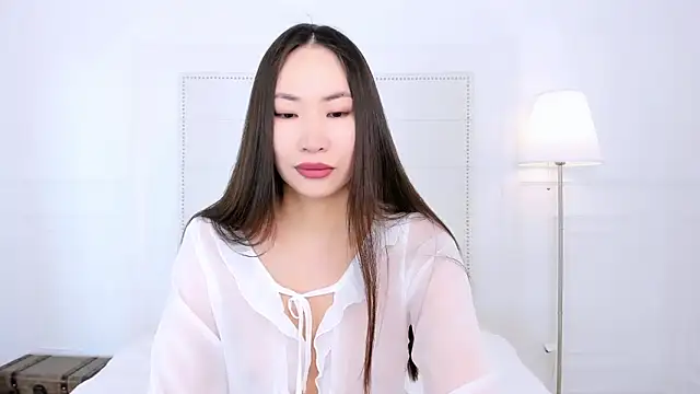 NaomiYuu online show from May 25, 2026, 1:38 am