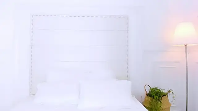 NaomiYuu online show from November 29, 2025, 2:01 am