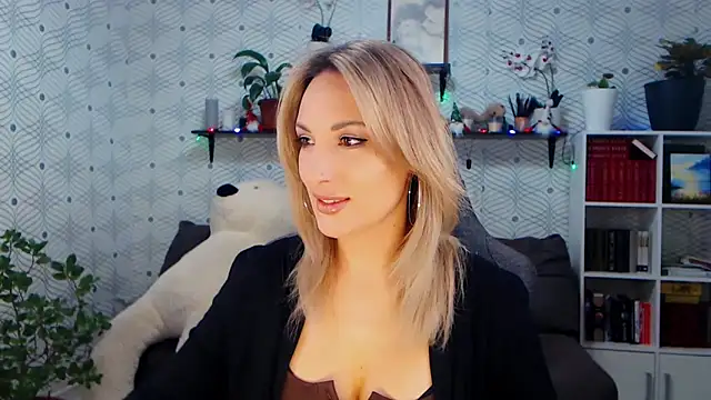 MillaXQueen online show from January 14, 2026, 3:26 pm