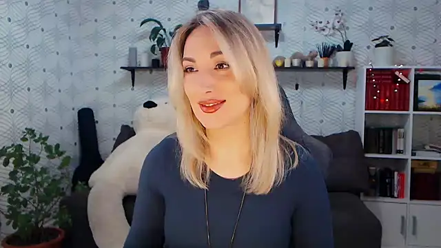 MillaXQueen online show from March 29, 2026, 5:42 am