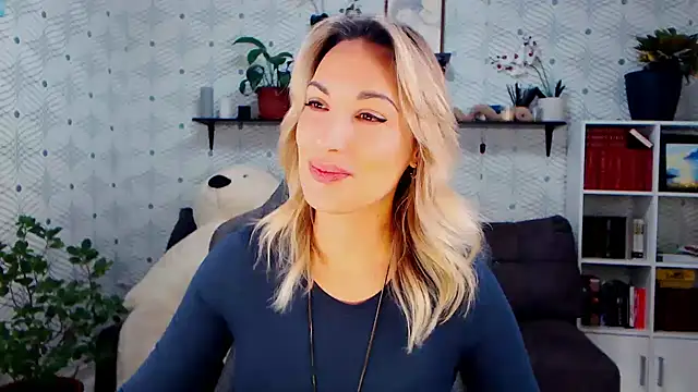 MillaXQueen online show from November 16, 2025, 6:07 am