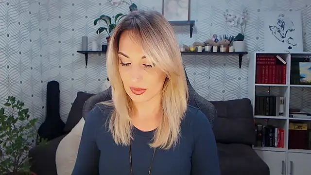 MillaXQueen online show from May 27, 2026, 1:18 pm