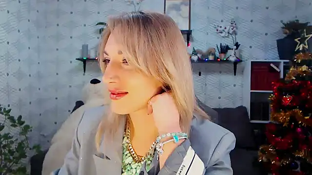 MillaXQueen online show from December 20, 2025, 3:04 pm