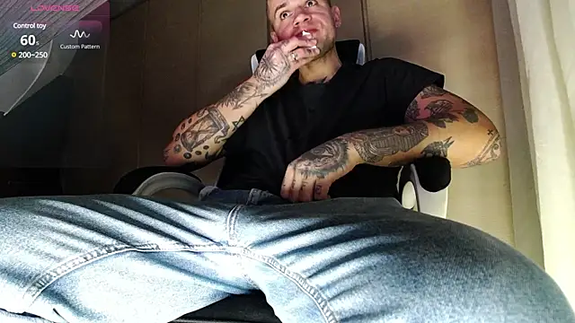 Snapshot of FindomJason chatting on January 11, 2025, 4:14 pm FindomJason online show from January 11, 2025, 4:14 pm