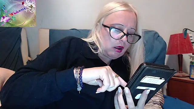 martachatte online show from October 21, 2025, 7:57 pm