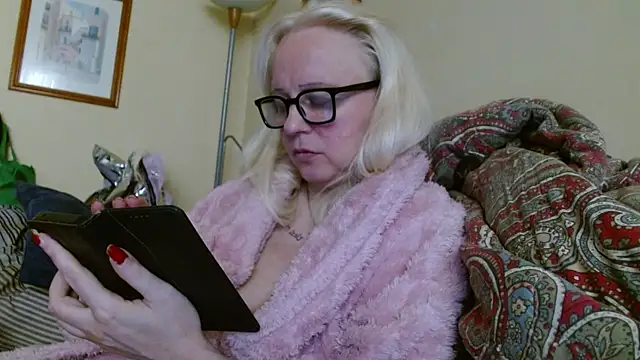 martachatte online show from April 17, 2026, 5:43 am