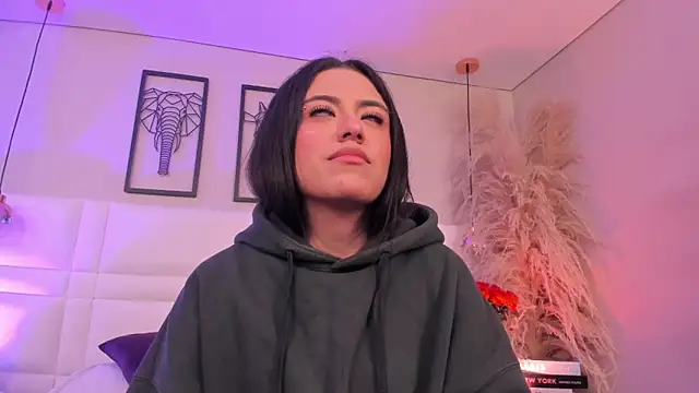 Snapshot of Rebeca_jones chatting on December 15, 2025, 12:11 pm Rebeca jones online show from December 15, 2025, 12:11 pm