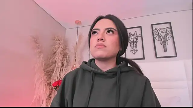 Snapshot of Rebeca_jones chatting on October 4, 2025, 12:50 pm Rebeca jones online show from October 4, 2025, 12:50 pm