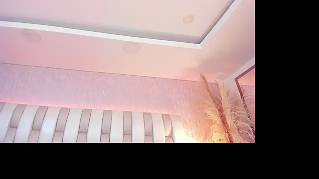 Rebeca jones online show from April 18, 2026, 12:18 pm