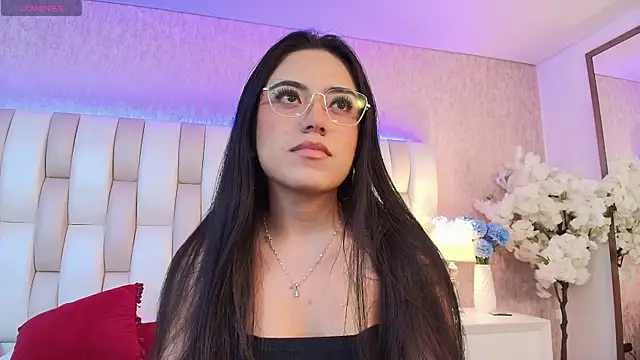 Snapshot of Rebeca_jones chatting on March 14, 2025, 1:24 pm Rebeca jones online show from March 14, 2025, 1:24 pm